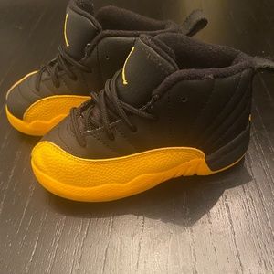 8C University Gold Retros Jordan 12